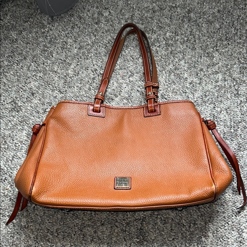 Dooney & Bourke Elegant Tan Leather Tote Bag